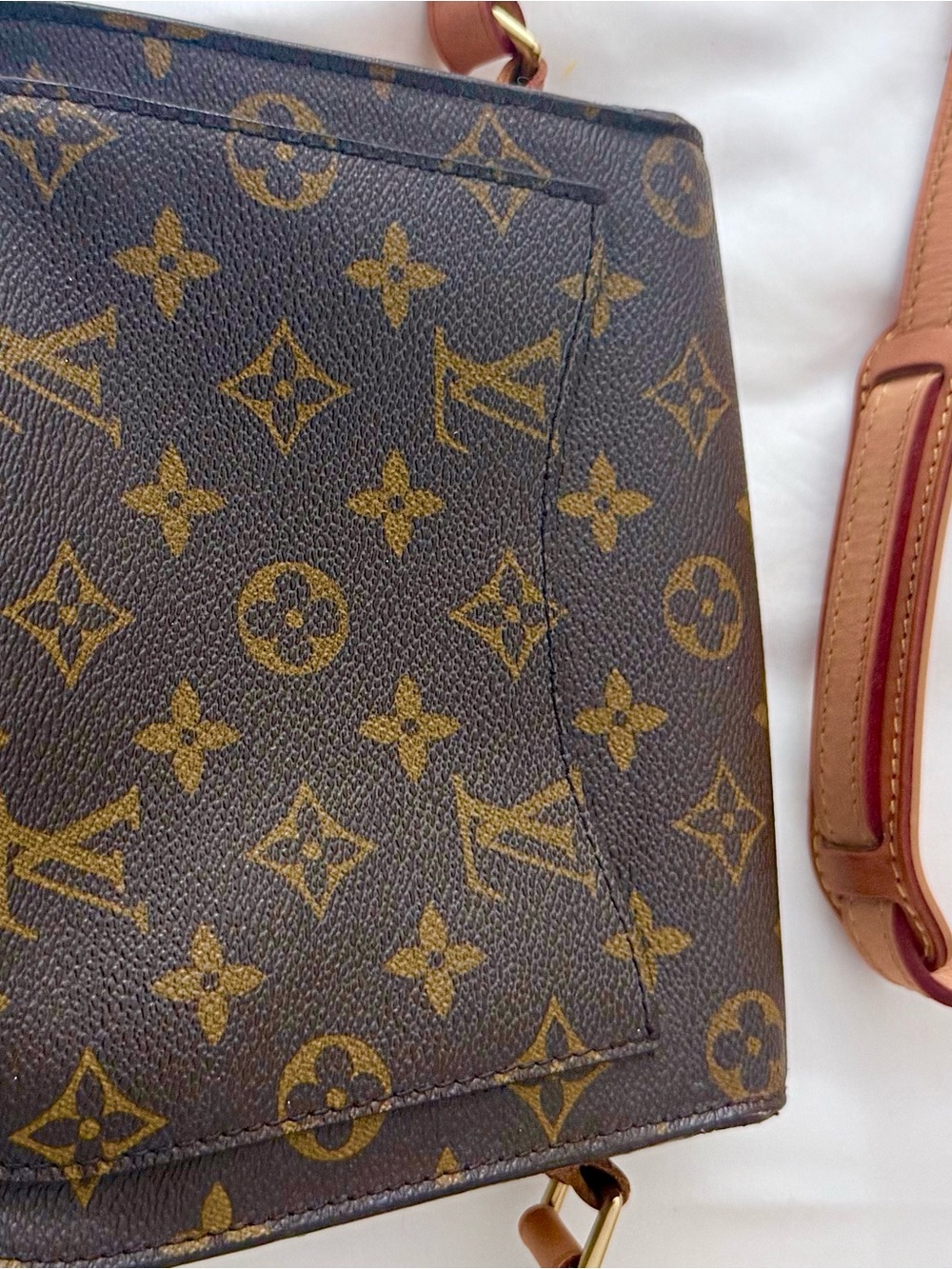 Vintage 1980 Louis Vuitton Monogram Saddle Crossbody with Vachetta Straps. - Picture 6 of 15